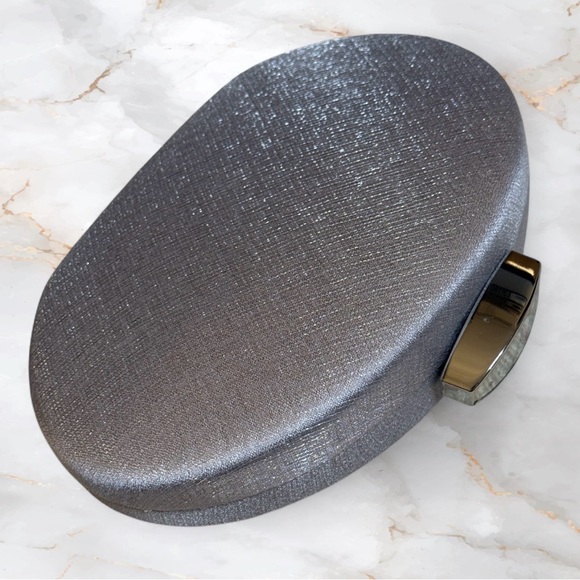 That Gala Life | La Regale Silver Oval Minaudiere | Never Used | 2 Straps - Picture 3 of 4